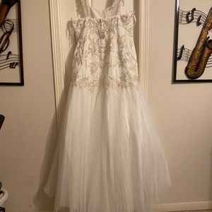 David’s Bridal wedding gown with hand beads size 18. NWT